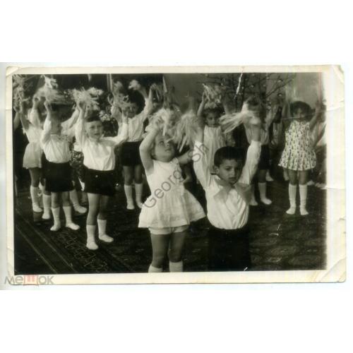 Танец в детском саду 12х18,5 см  
