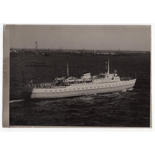 Теплоход - участник 3 слета ударников Каспийского пароходства март 1964 8,5х12 см