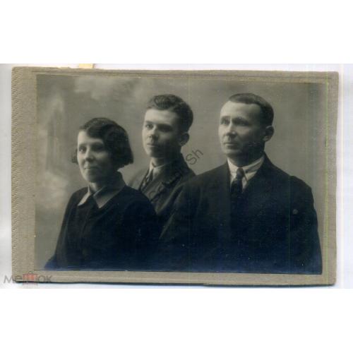     Трое - женщина и двое мужчние, на паспарту 9,7х14,5 см  