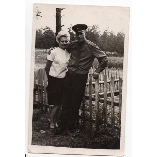 вооруженные силы СССР старший лейтенант с женой 1966 год 9х14 см  