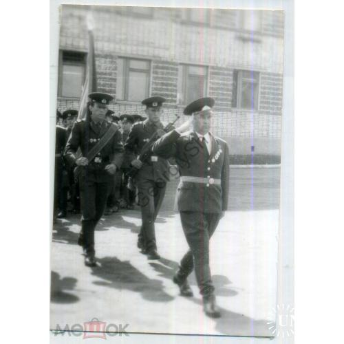 Вооруженные силы СССР знаменосцы воинской части, форма, автомат Калашникова 8х12 см  