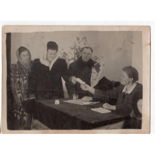 Вручение мандата избирательный учаток 9х12 см  