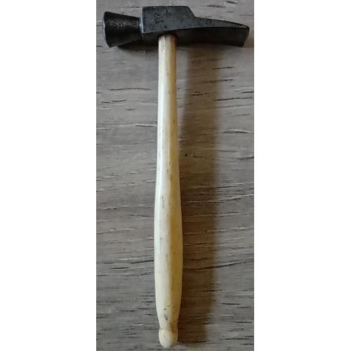 Ювелирный молоточек с ручкой из слоновьей кости