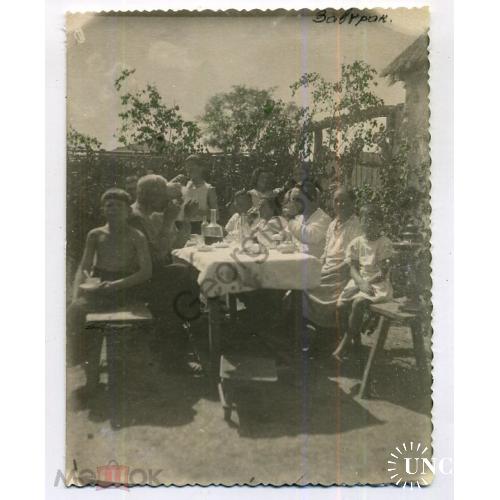 Завтрак в Конышовке лето 1940 8,5х11,5 см  - стол, еда