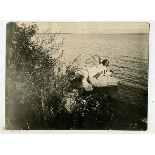 Женщина на озере Чебаркуль Челябинская область 1934 год 8,2х11 см  