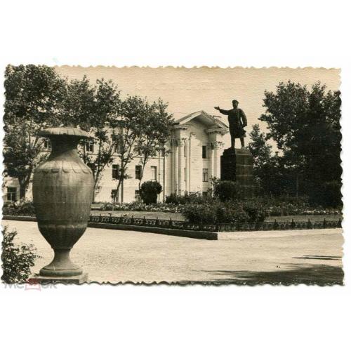 Астрахань. Памятник Кирову. 1959 г.