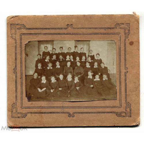 Барнаул. Ученицы V класса казенной женской гимназии 1917 г. 14 х 17 см.