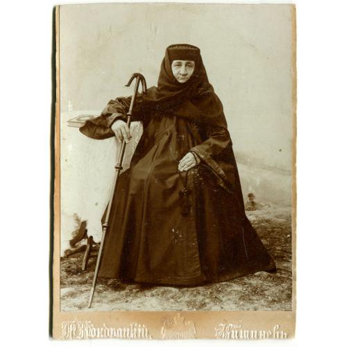 Кишинев. Молдова. Колоритная дама. Фотограф Кондрацкий. Кабинет.