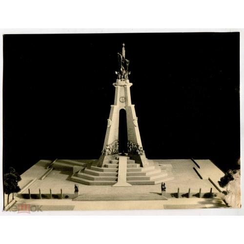 Проект памятника советским воинам в Берлине 2. 15 х 22 см.