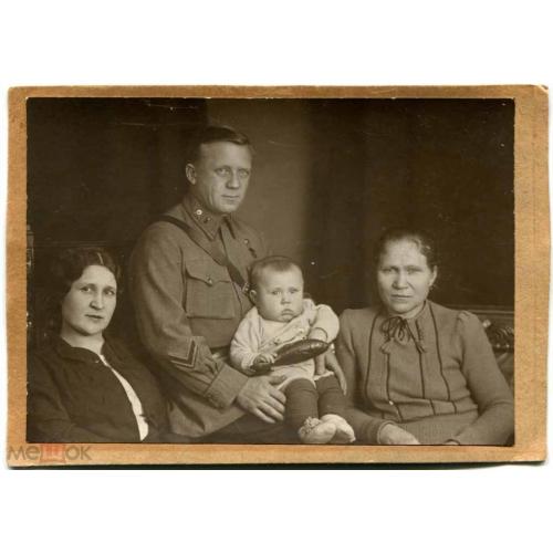 Ворошиловский стрелок. С семьей. Фотография. 12х17 см