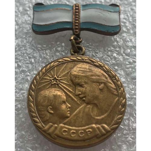 МЕДАЛЬ МАТЕРИНСТВА СССР колодка с овальной прижимной пластиной Ушко медали крепится методом пайки