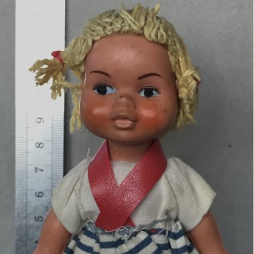 Редкая винтажная игрушка кукла лялька 14 см полностью резина ГДР времён СССР пионерка