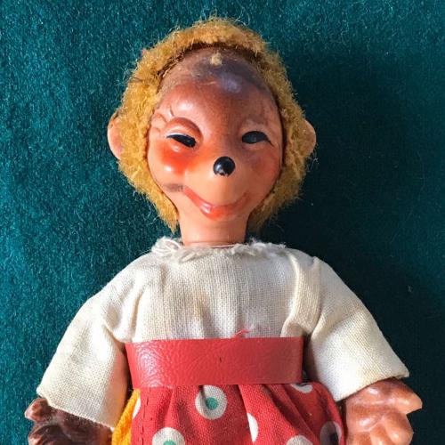 Винтажная игрушка Кукла лялька ёжик еж їжак їжачок хозяюшка 12 см резина на петельке ГДР времён СССР