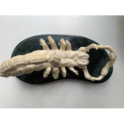 Скульптура В.Сидорова скорпион слоновая кость