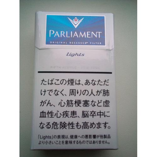 Сигарети Parliament Lights. Японія