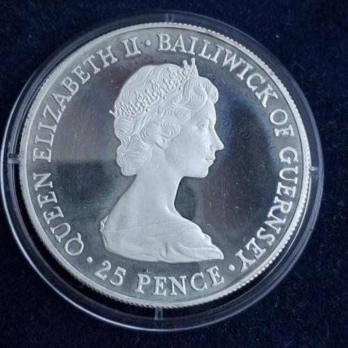 25 пенсов Гернси 1980 г. .(Серебро) "Королева Мать"