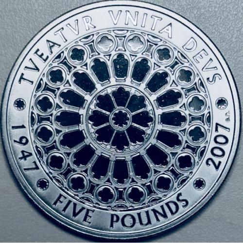 Великобритания 5 фунтов 2007 г.