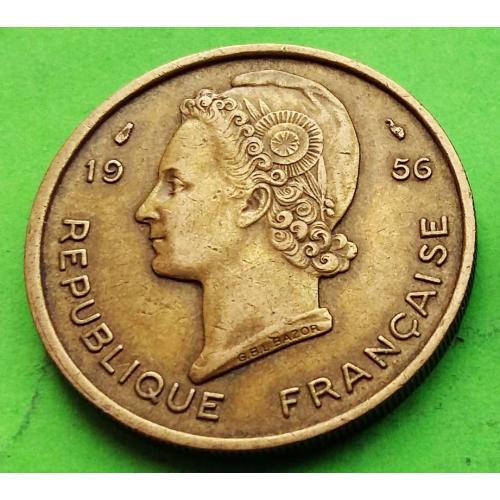 Французская западная африка 25 франков 1956 г. - хорошее состояние