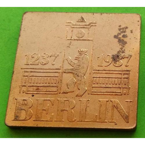 ГДР - жетон из юбилейного набора 750 лет Берлину - 1987 г. (тяжелый металл)