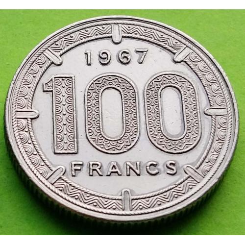 Красивая - Камерун 100 франков 1967 г. (толстая заготовка - ранняя эмиссия)