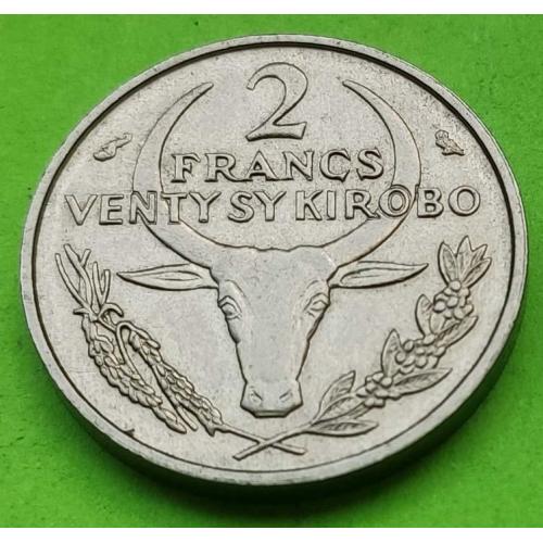 Мадагаскар 2 франка 1965 г.