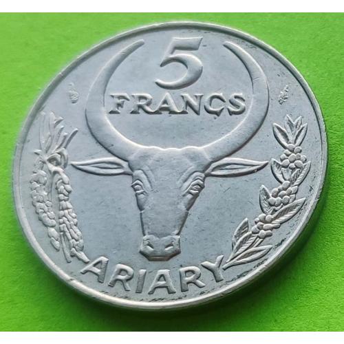 Мадагаскар 5 франков 1989 г.