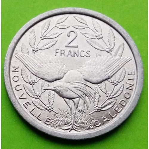 Один год выпуска - Новая Каледония 2 франка 1971 г. (короткая надпись, но еще без I.E.O.M.)