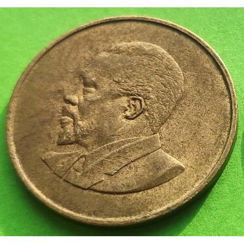 Отличное состояние - Кения 5 центов 1967 г. (без надписи вокруг портрета)