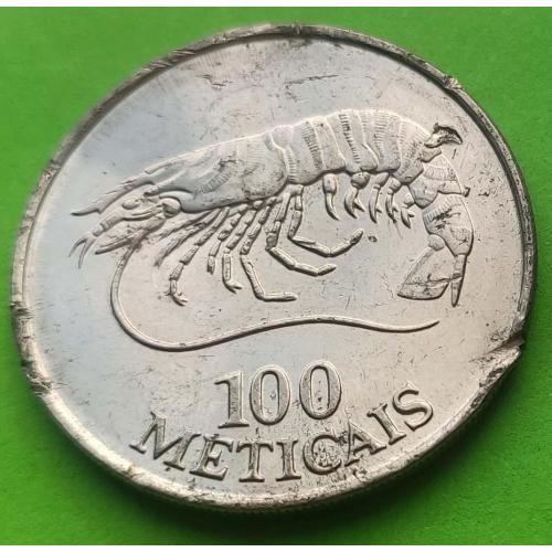 Редкая, но покоцанная - Мозамбик 100 метикалей 1994 г.