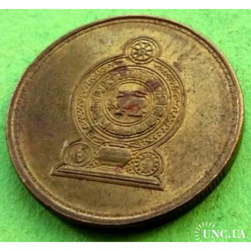 Шри-Ланка 1 рупия 2005 г. (небольшая, желтый металл)