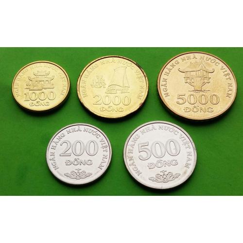 Вьетнам 200+500+1000+2000+5000 донгов 2003 г. - набор из пяти монет в оличном состоянии