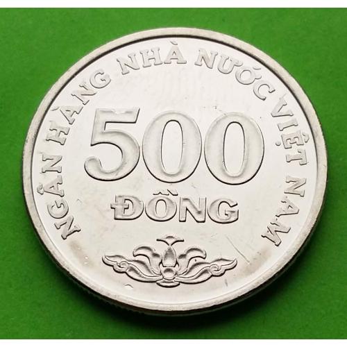 Вьетнам 500 донгов 2003 г.