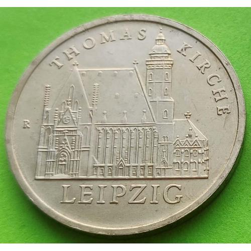 Юб. ГДР 5 марок 1984 г. (Церковь святого Томаса в Лейпциге)