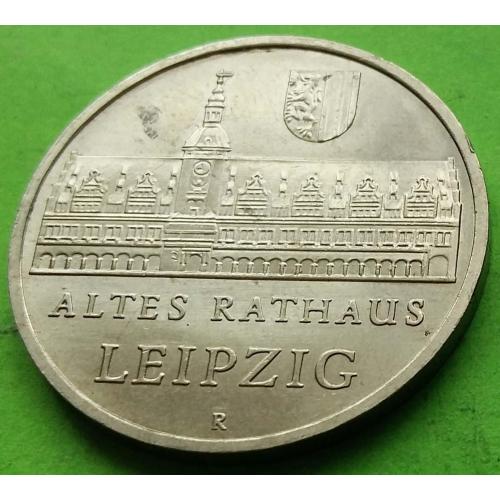 Юб. ГДР 5 марок 1984 г. (Старая ратуша в Лейпциге)
