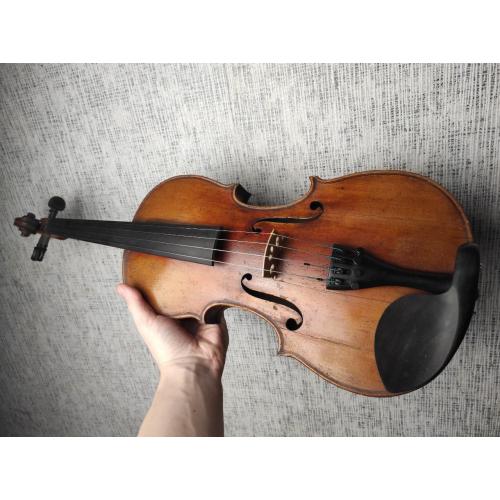Антикварна скрипка 18 століття