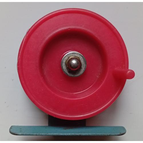 Спиннинговая катушка красная СССР, диаметр 50 мм