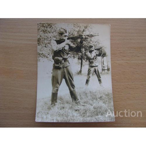 Фото Фотография СССР Солдаты с автоматами на стрельбище 1967