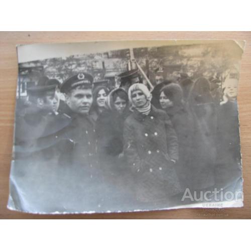 Фото Фотография СССР Советские матросы с родными  Черноморский флот
