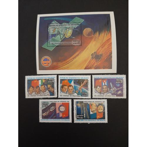 1985г.-Мадагаскар, Космос, Серия- Блок + 5 марок, негашеная, состояние коллекционное