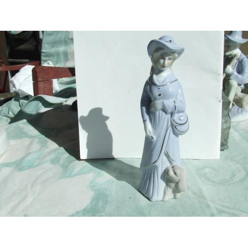 Фарфор дівчина з собакою роз. 18 х 6 см. 1990 роки. ручний розпис.