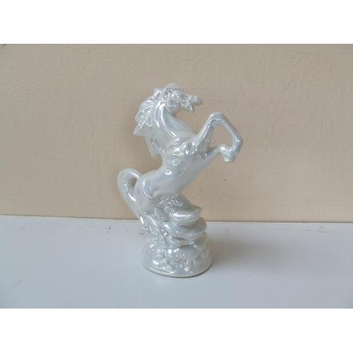 Фарфор кінь на дибах роз.28х20 см. Европа 1980 рр.