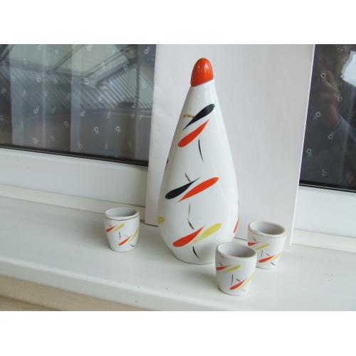 Фарфор лікеро-водочний набір роз. 24 х 10 см. 1970 роки ЗХК ссср. + 3 стаканчики.