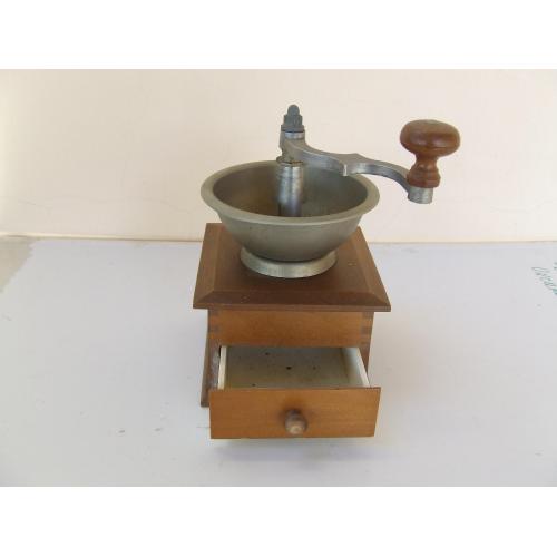 Кофемолка ручна  для кофе  або спеції роз. 21х13 см.   1990 рр.  Європа.