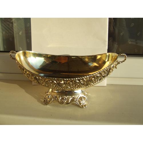 Лодь цукерниця роз. 26х10 см. Европа 1990 рр. вага 400 гр.