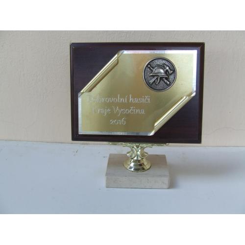 Памятний знак вогнеборцю роз.23х20  см. 2016 рік на мармуровій підставці. Європа.