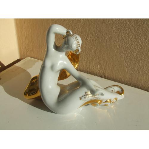 Порцелана дівчина Ворскла 1980 рр. роз. 15 х 20 см. Полтавський фарфоровий завод.