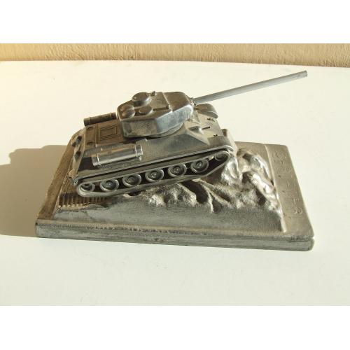 Танк Т-34 на постаменті 1941-1945 рік 1970 роки роз. 22 х 12 х11 см. силюмин вага 1200 гр.