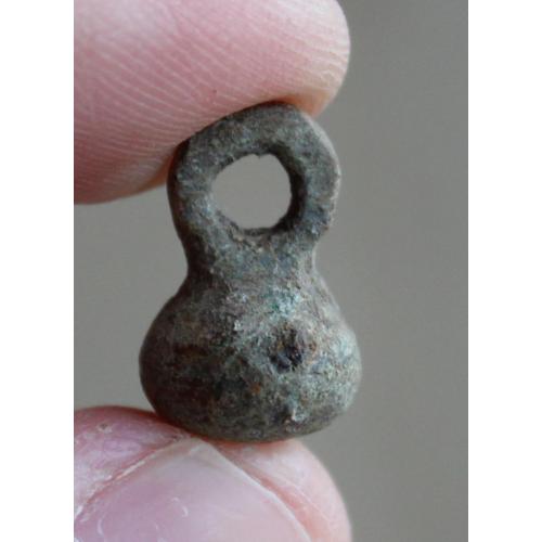 Пуговица гирька