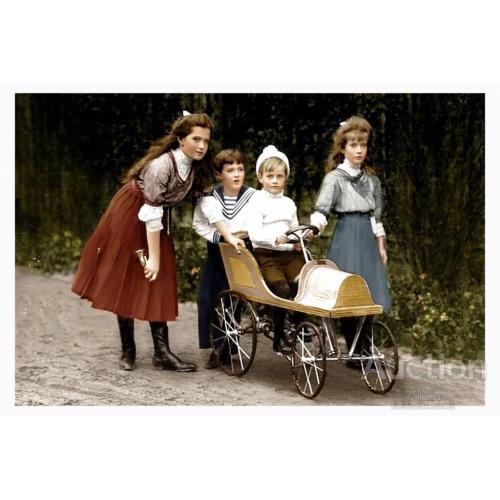 Дети императора Николая II с детским автомобилем.