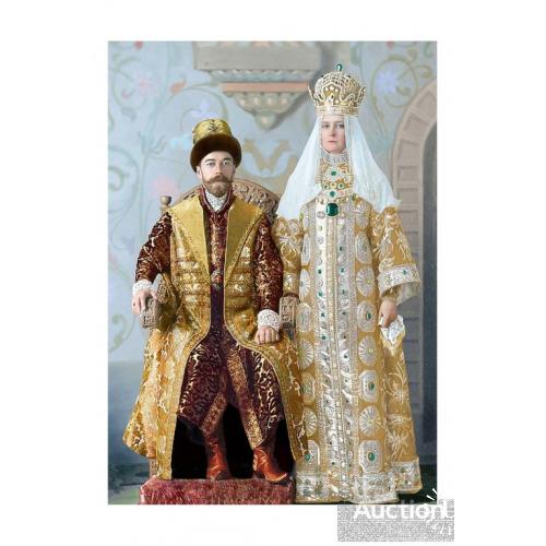 Император Николай II и императрица в царских нарядах.